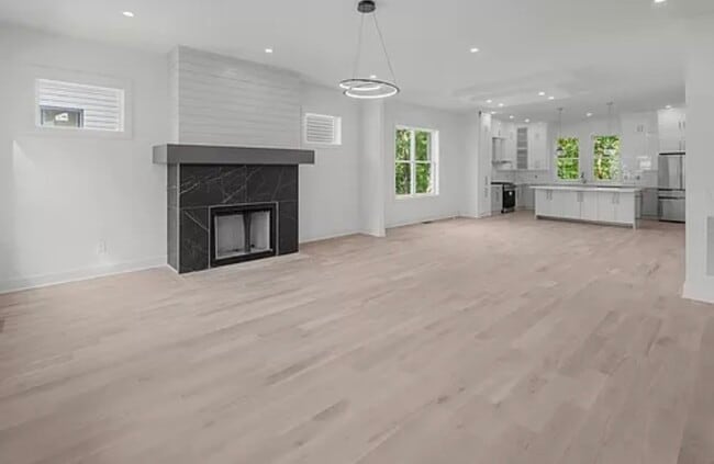 Building Photo - 2323 Carter Ave