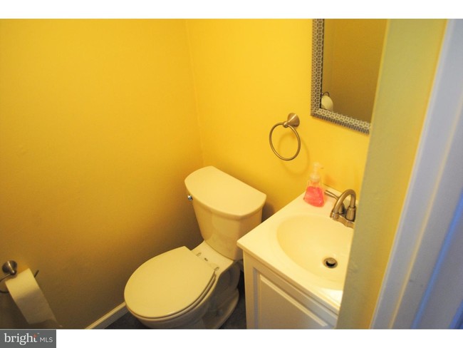 Building Photo - 316 Valley Forge Ct