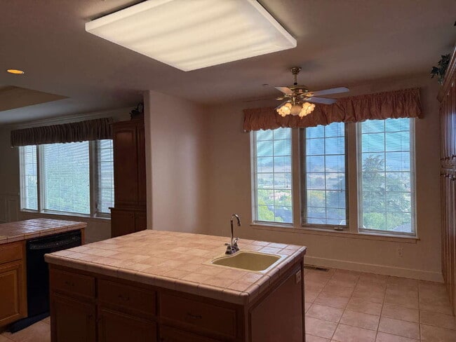 Building Photo - Morgan Hill Foothills Home