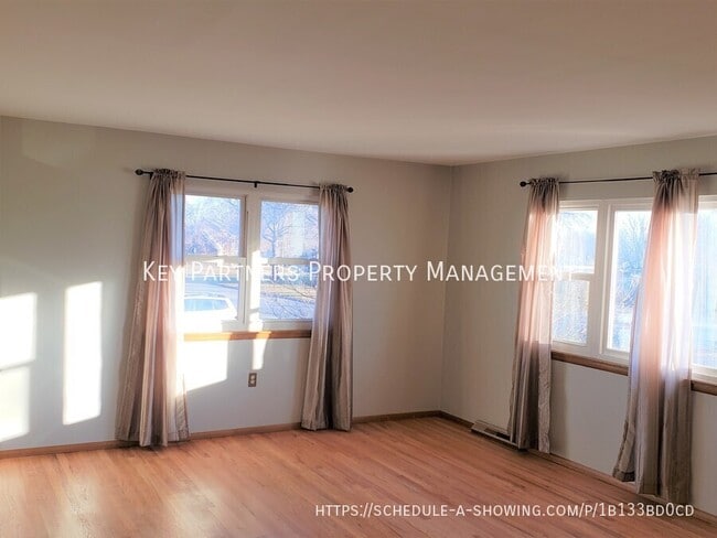 Building Photo - 6804 N Flora-