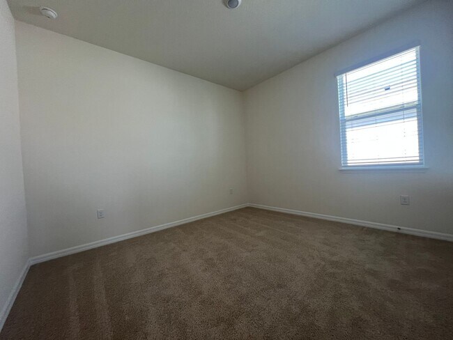 Building Photo - Desirable new build home in the Archers Mi...