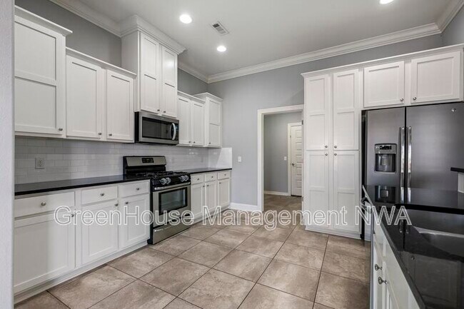 Building Photo - 4405 SW Eggersway Pl