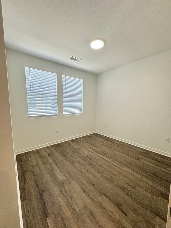 Building Photo - Modern 3B/3B Townhome in Covina