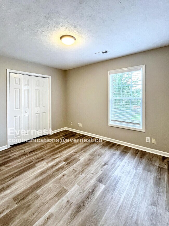 Building Photo - 507 Oakmont Dr