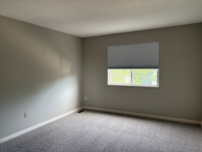 Building Photo - 1716 Highview Cir Ct