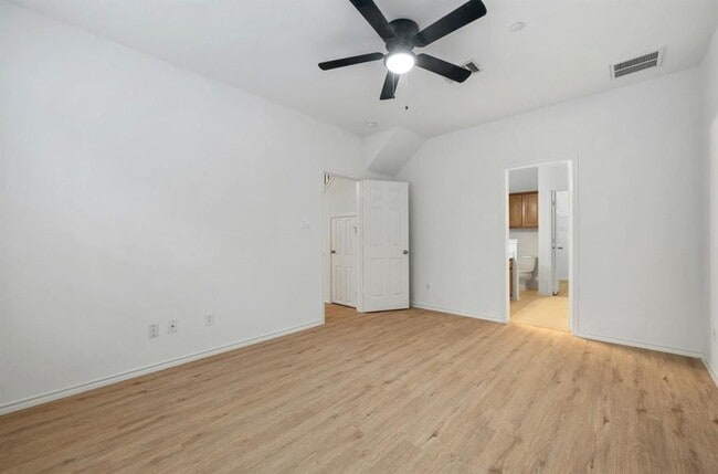 Building Photo - 1310 W Parmer Ln