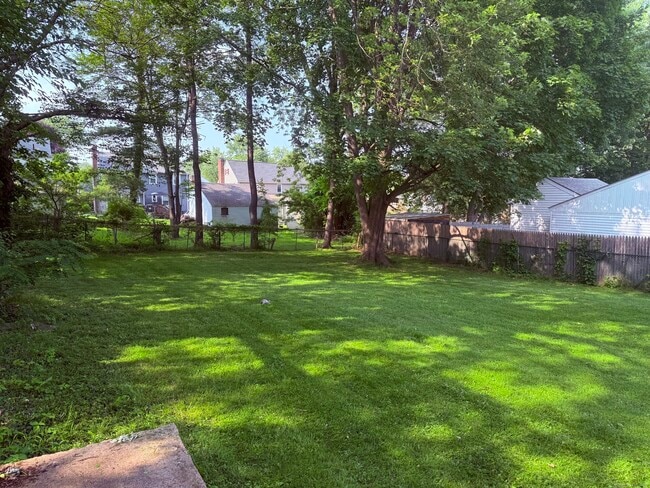 Building Photo - 44 Haddam St