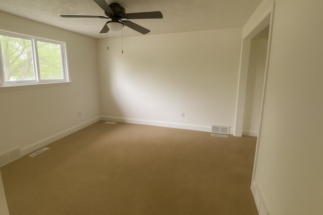 Building Photo - 8707 Holly Dr