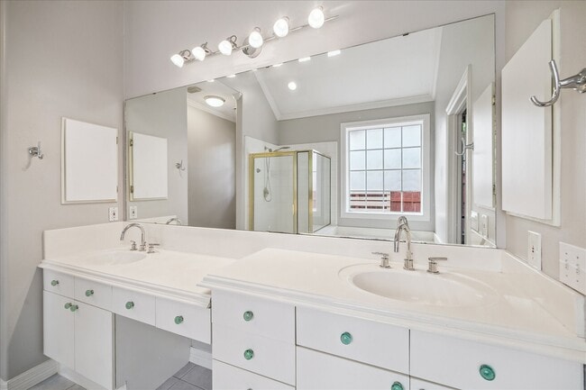 Building Photo - 3115 Cedar Knolls Dr