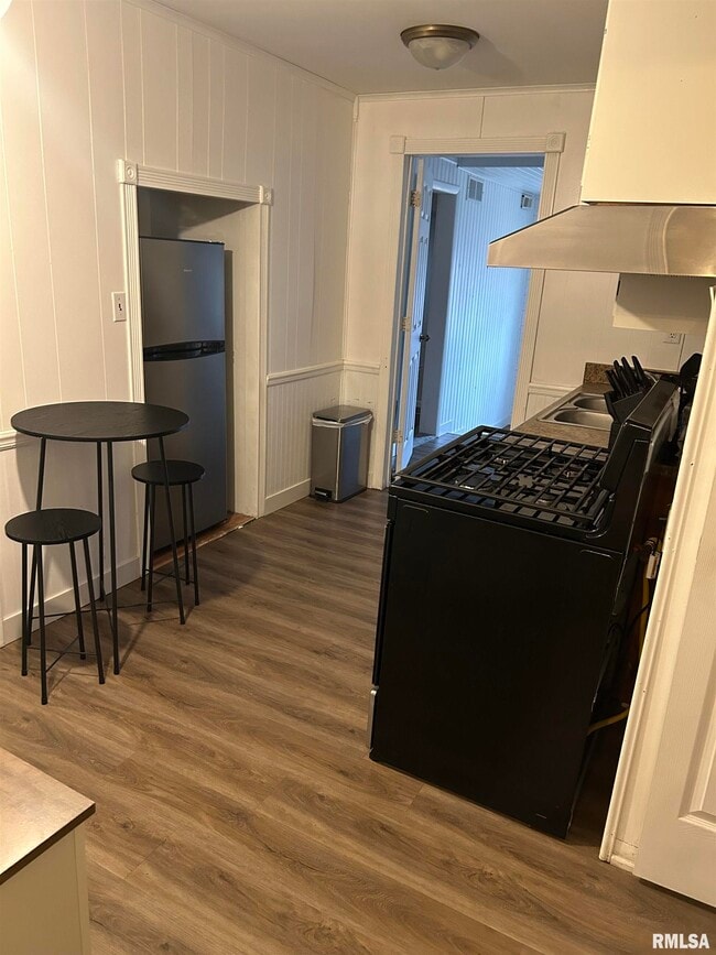 Building Photo - 5106 N Glen Elm Dr