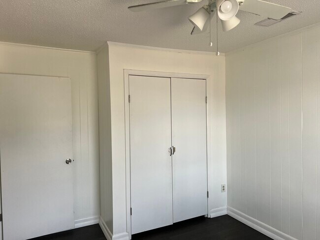 Building Photo - 979 Dowdey Rd