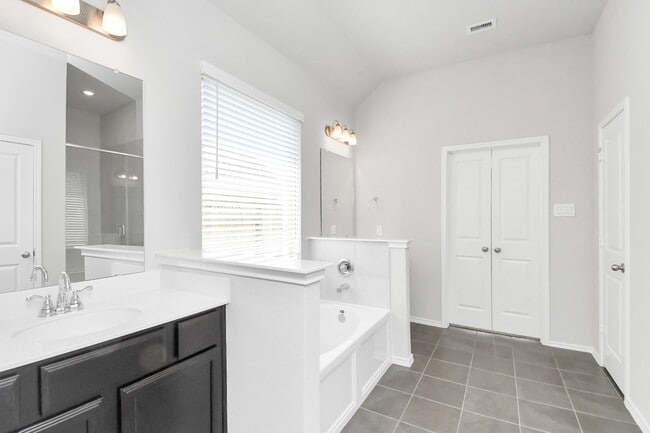 Building Photo - 1242 Muscadine Hollow Ln
