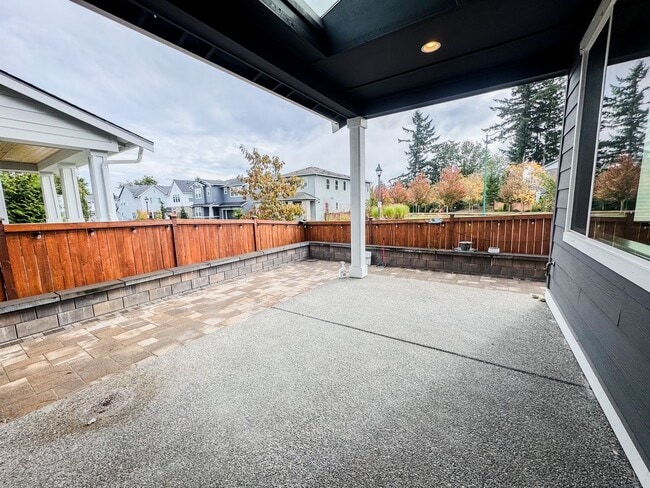 Building Photo - New 4 bed with bedroom and bath on main floor