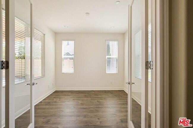 Building Photo - 5929 Spelthorne Ln