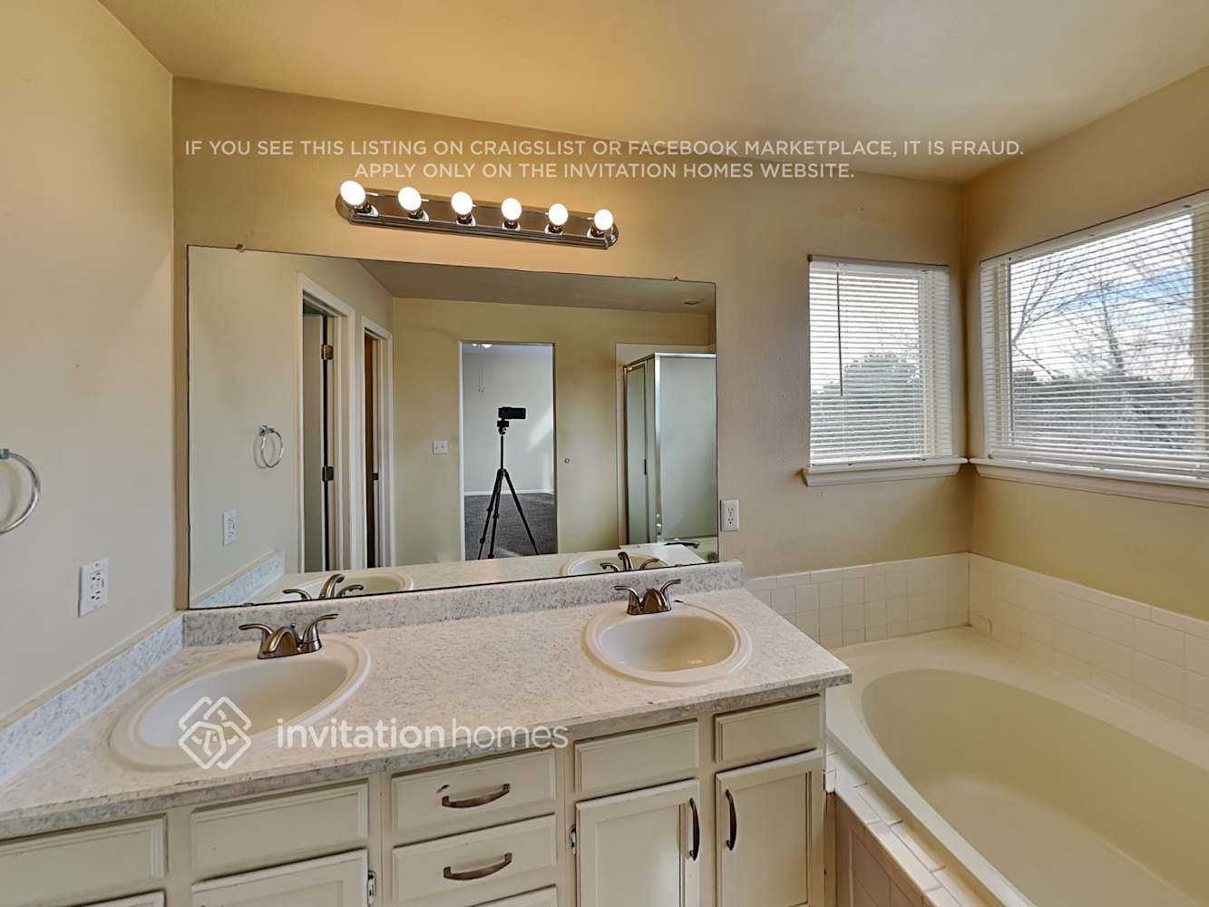 Building Photo - 15907 Rock Crystal Dr