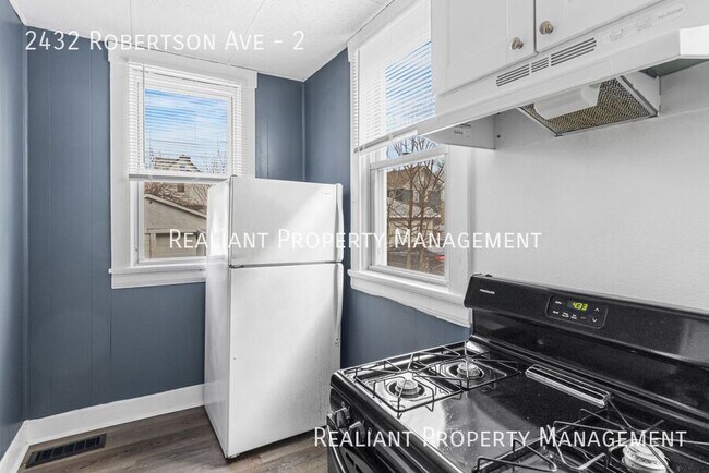 Building Photo - 2432 Robertson Ave