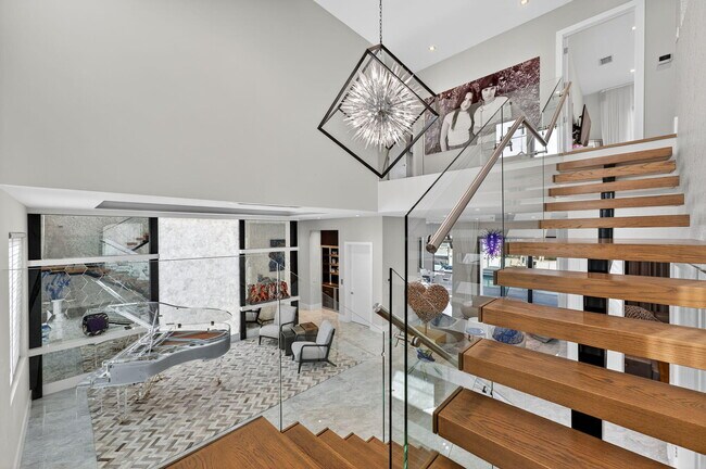 Building Photo - 785 NE 70th St