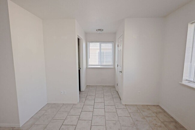 Building Photo - 263 Robbins Ave