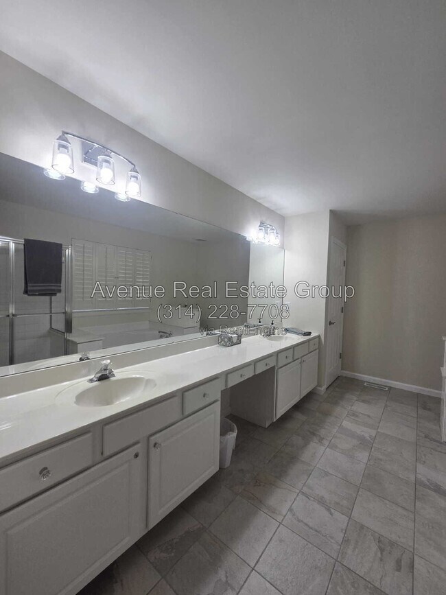 Building Photo - 956 Briar Green Ct