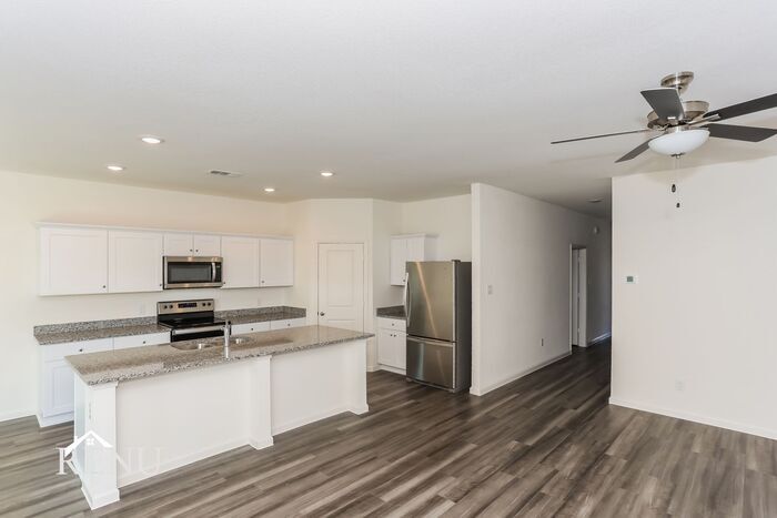 Building Photo - 1740 Escondido Dr