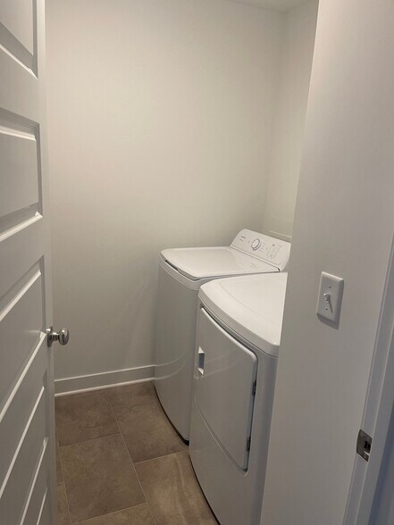 Building Photo - 1717 Woods Edge Dr