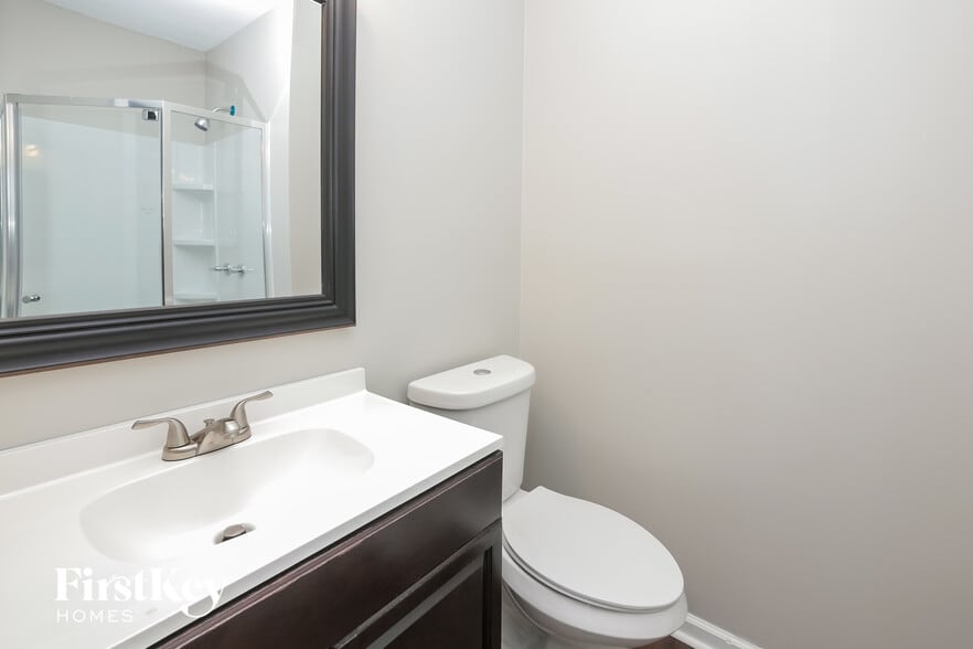 Building Photo - 9052 Homewood Dr