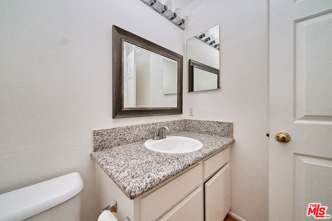 Building Photo - 915 Somerville