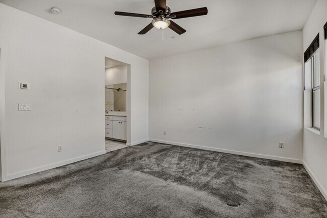 Building Photo - Stylish 2-Bedroom Townhome in Southwest Las Vegas