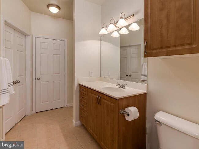 Building Photo - 12941 Centre Park Cir