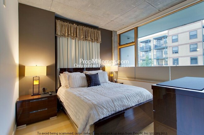 Building Photo - Luxury Goose Hollow Living – 1 Bedroom + S...