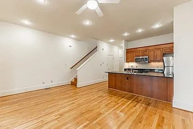 Building Photo - Beautiful 3bd 3bath home!