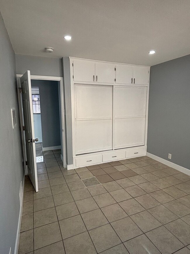 Building Photo - 8933 Elizabeth Ave