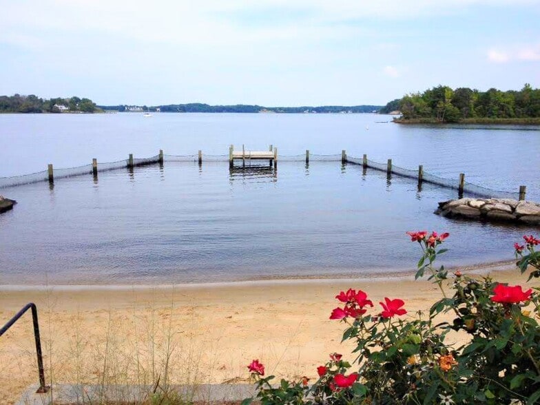 Building Photo - 2209 Shore Dr