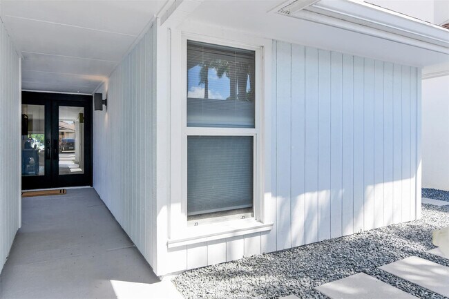 Building Photo - 17026 Bay St