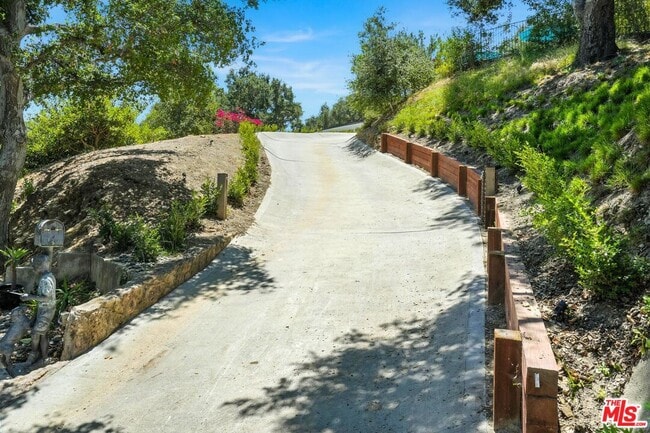 Building Photo - 14858 Round Valley Dr