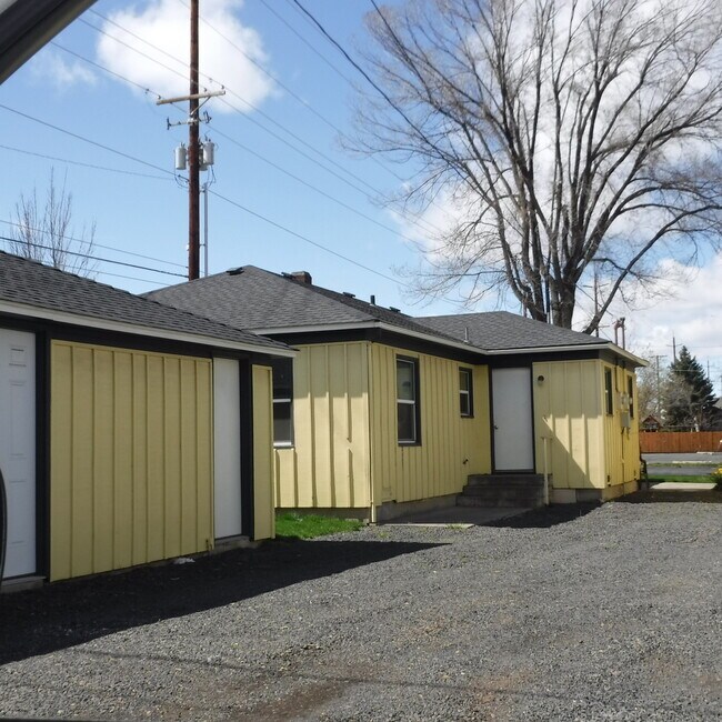 Building Photo - g735