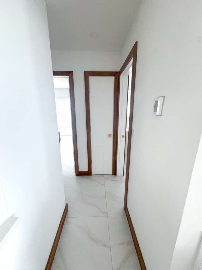 Building Photo - 2216 NW 4th Ave