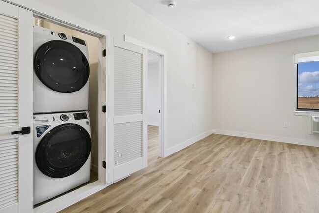 Building Photo - 586 66th St