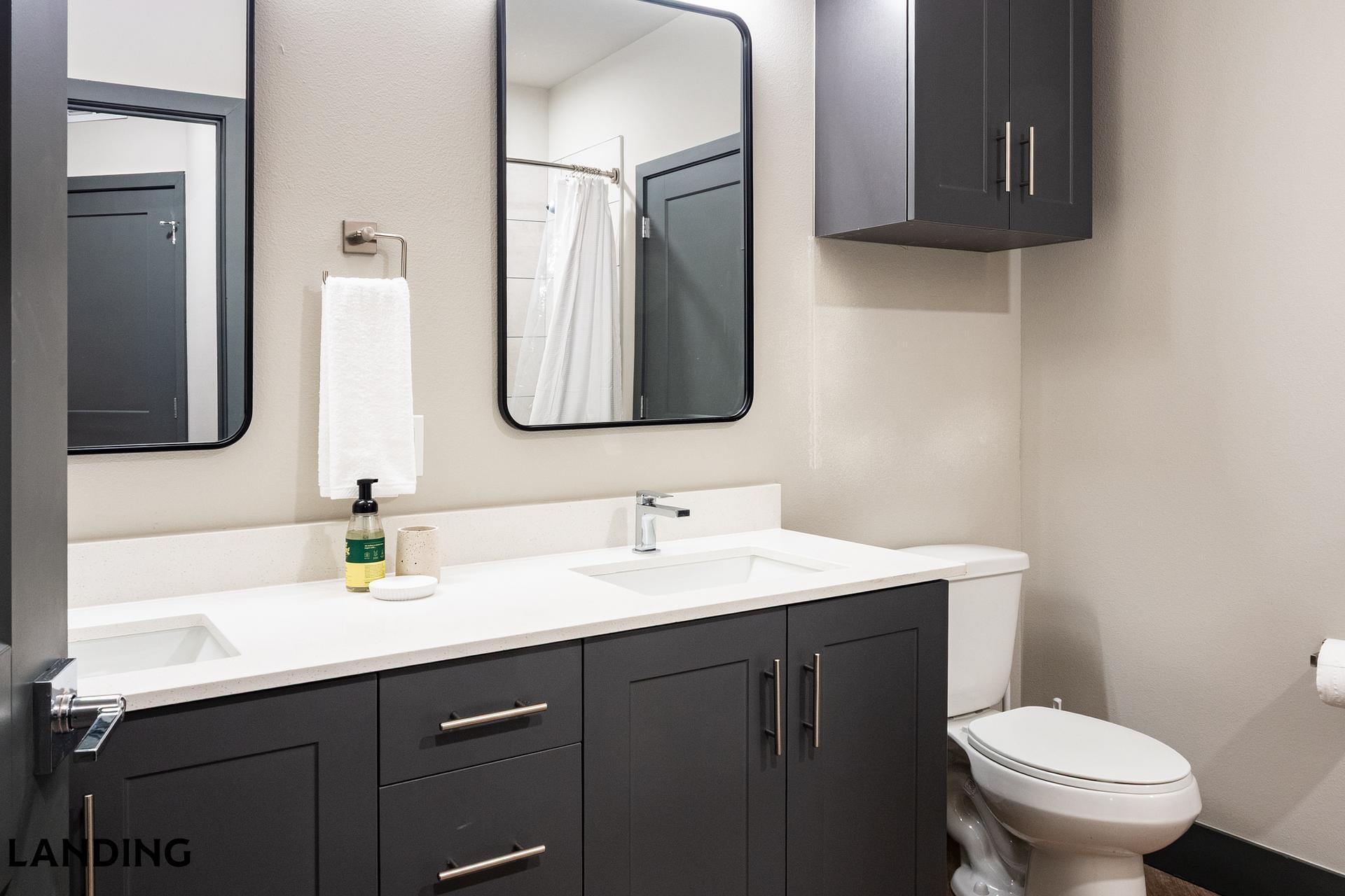 Building Photo - 415 E 2nd St S