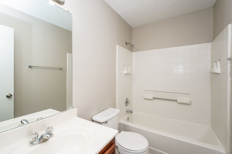 Building Photo - 300 Dakota Ridge Dr