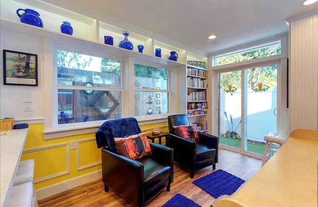 Building Photo - 6625 Amherst N St