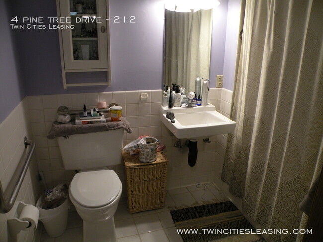 Building Photo - 1 bedroom 1 bath Handicap accessible