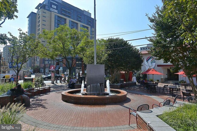 Building Photo - 4915 Hampden Ln