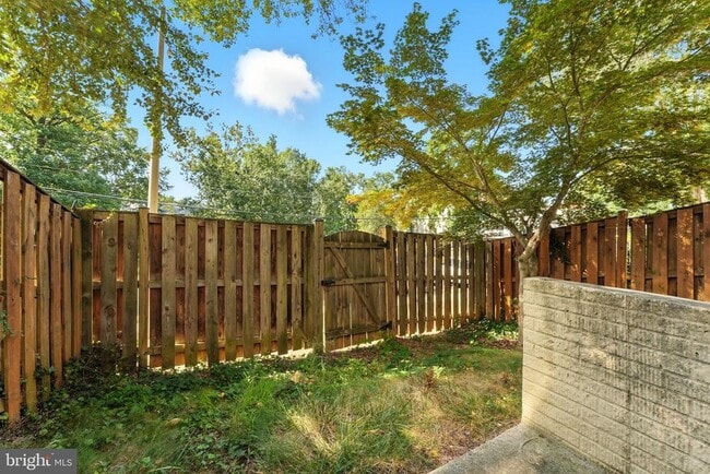 Building Photo - 3363 Beechcliff Dr