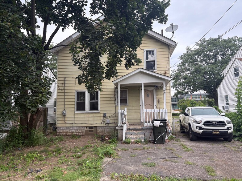 Building Photo - 1339 Briarwood Ave