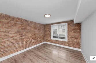 Building Photo - 2 bedroom in Chicago IL 60610