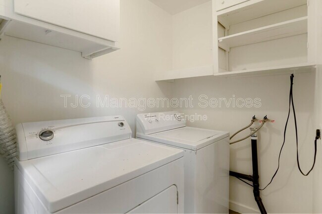 Building Photo - 433 Harrison St
