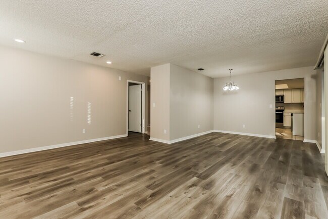 Building Photo - 504 Mahogany Dr