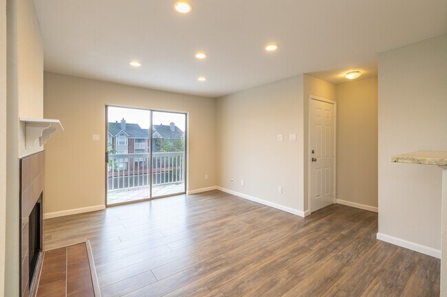 Building Photo - 2750 Holly Hall St