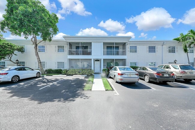 Building Photo - 6279 Bay Club Dr